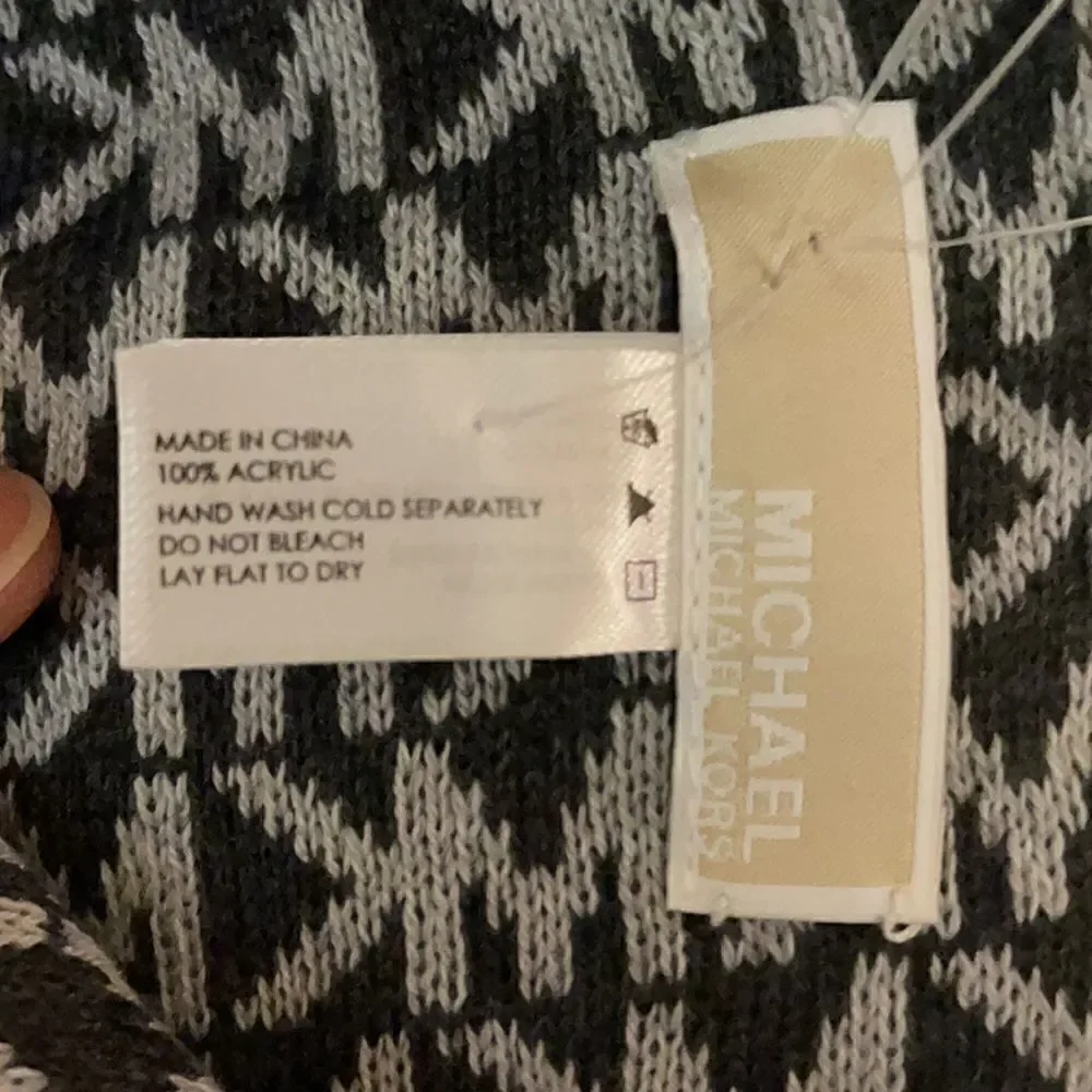 Michael Kors Gray with pink trim logo scarf, NWT